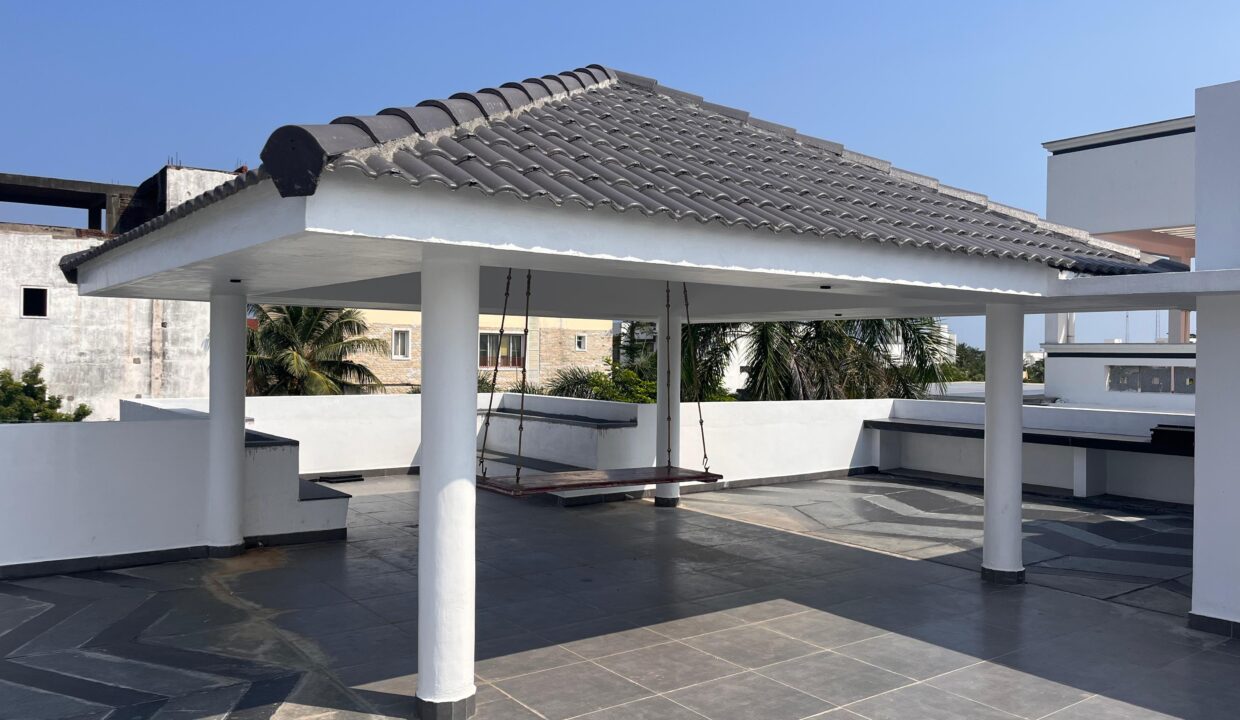 Luxury Independent House sale Akkarai - Image 13