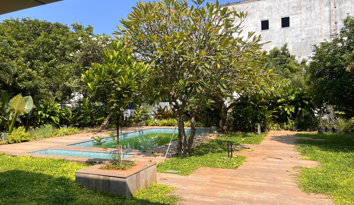 Luxury Independent House sale Akkarai - Image 6