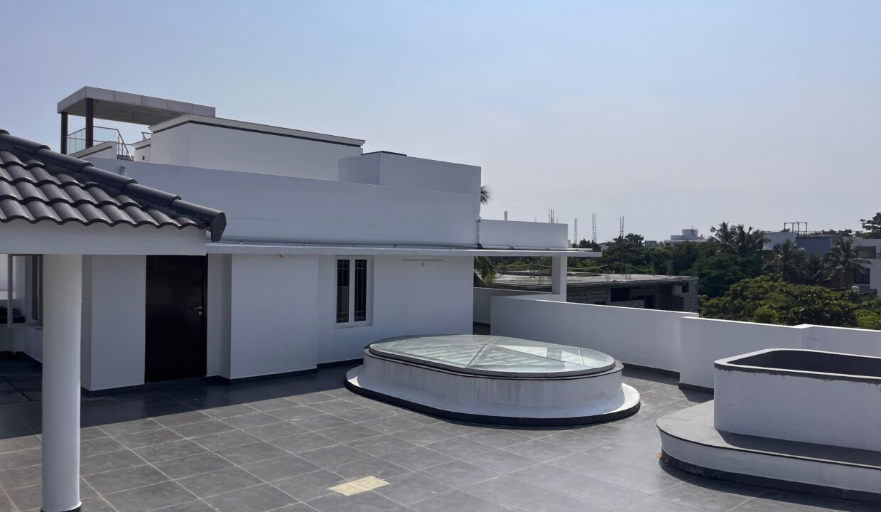 Luxury Independent House sale Akkarai - Image 3