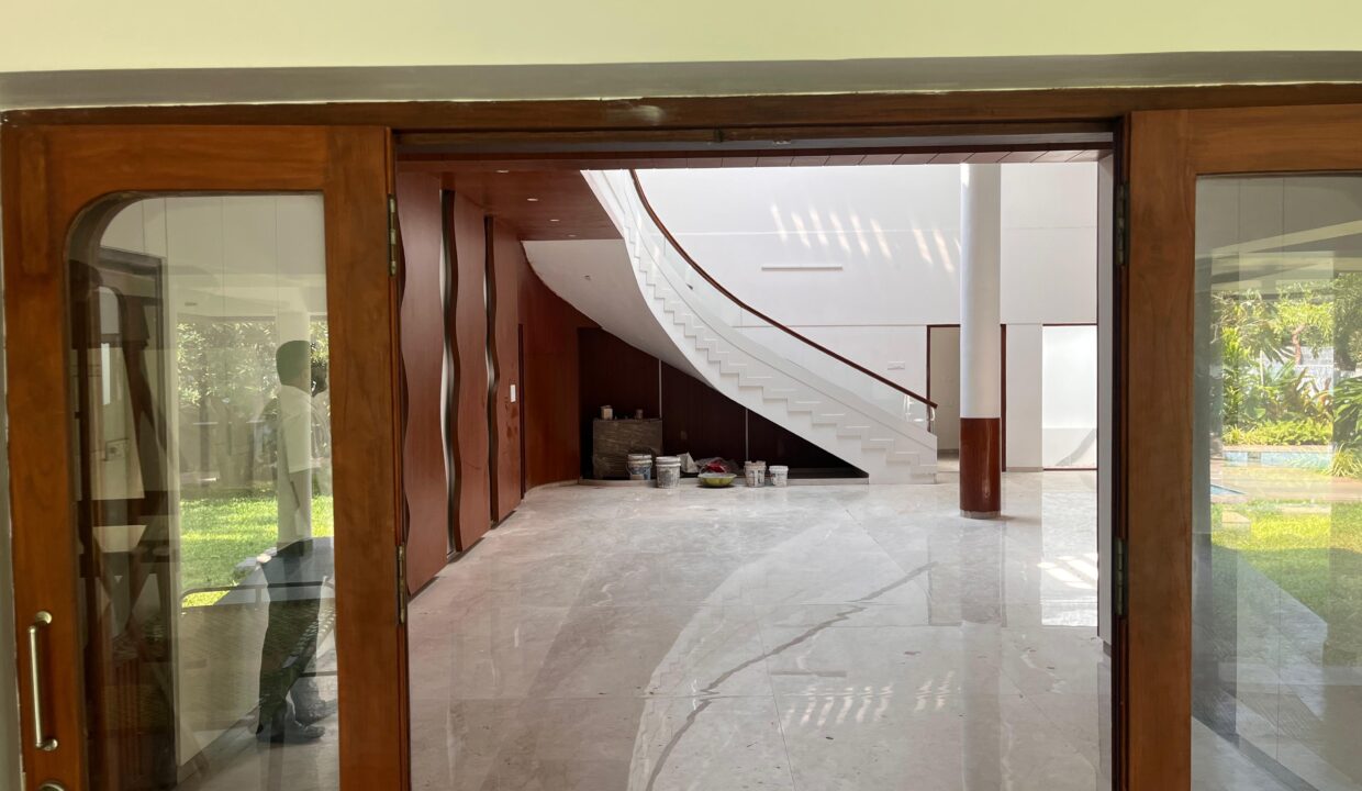 Luxury Independent House sale Akkarai - Image 10